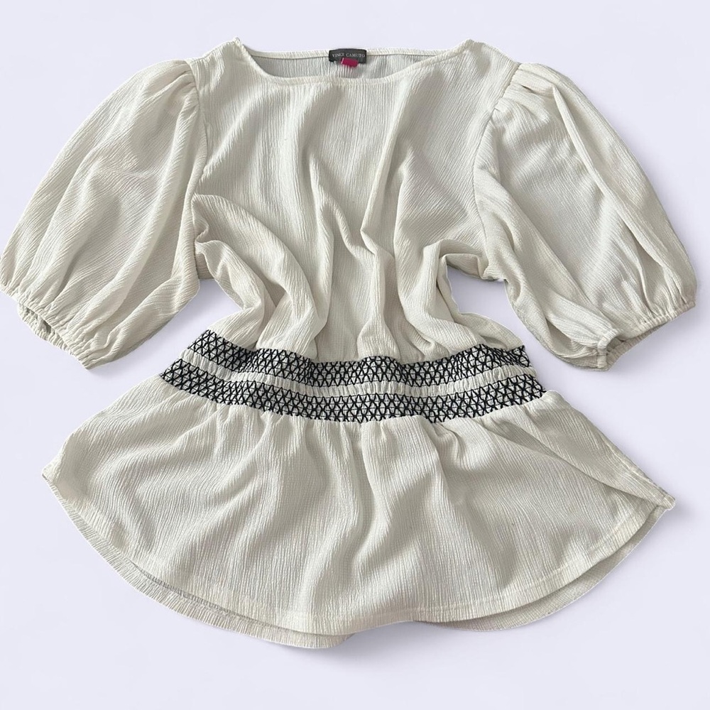 Vince Camuto embroidered whiteTop